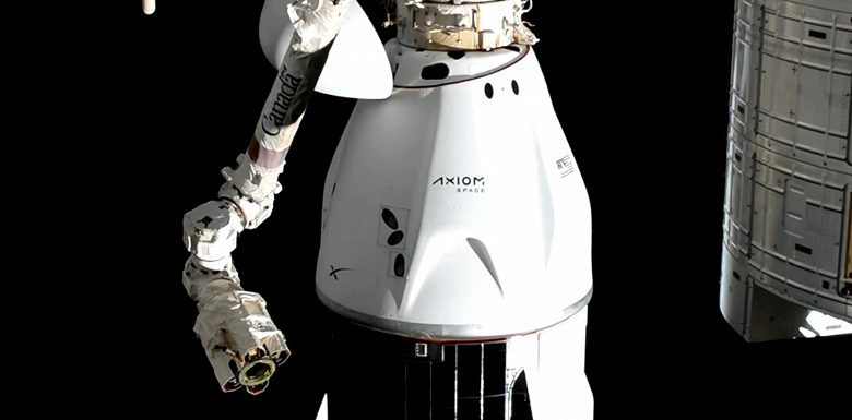 Корабль Crew Dragon людьми на борту покинул МКС и направляется к Земле